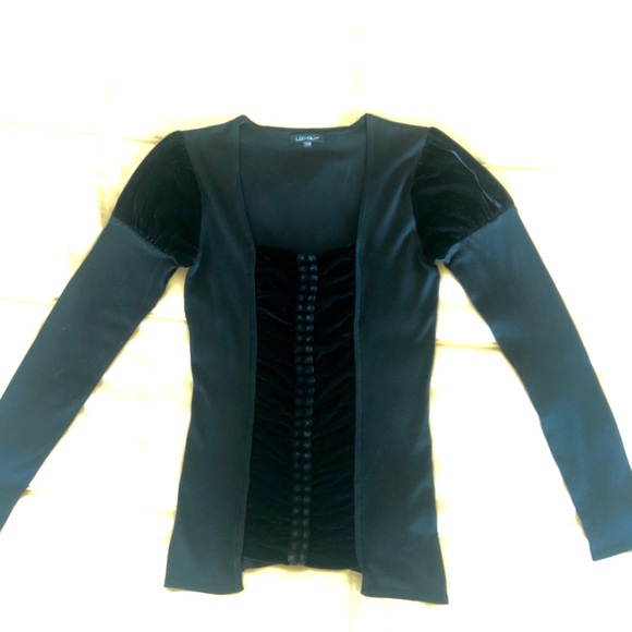 🖤Classy Leo Guy blouse - Picture 6 of 8